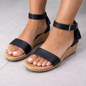 UGG Zoe Ankle Strap Sandals Size 8.5 Wedge Black Leather Zip Back Tasseled